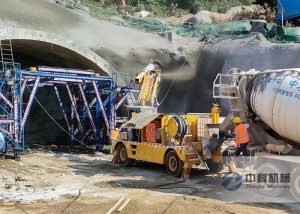 隧道混凝土濕噴臺車施工現場