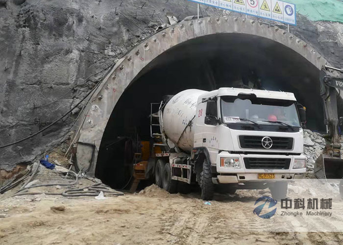 隧道混凝土濕噴機械手施工現場-1